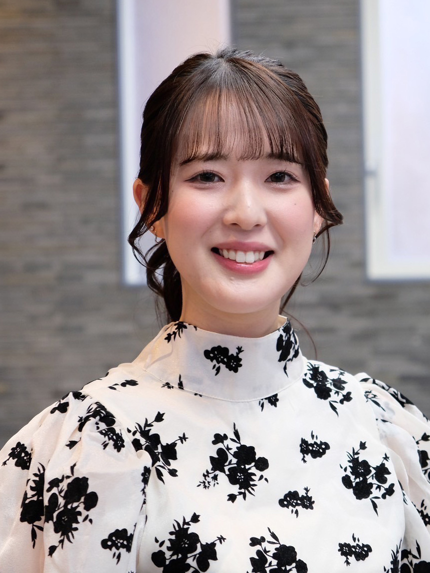 スタイリスト　面　彩菜